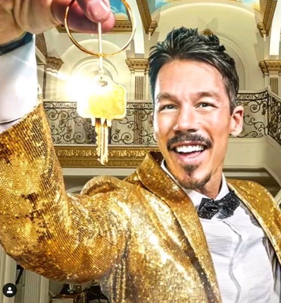 David Bromstad Bio, Age, Gay, Partner, Dating, Married, Divorce, Worth, Father, Mother