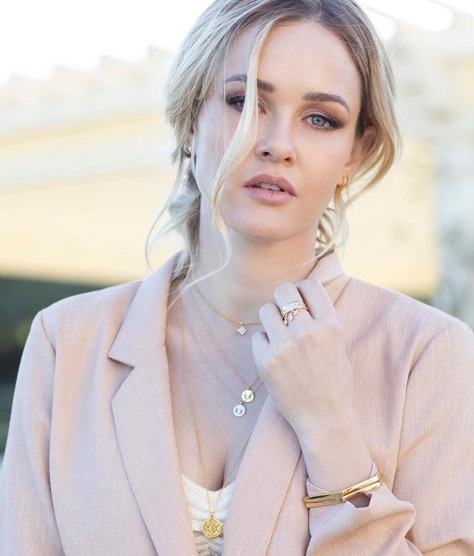 Ambyr Childers Wiki, Bio, Age, Fiance, Tv shows, Controversy and Jewelry 