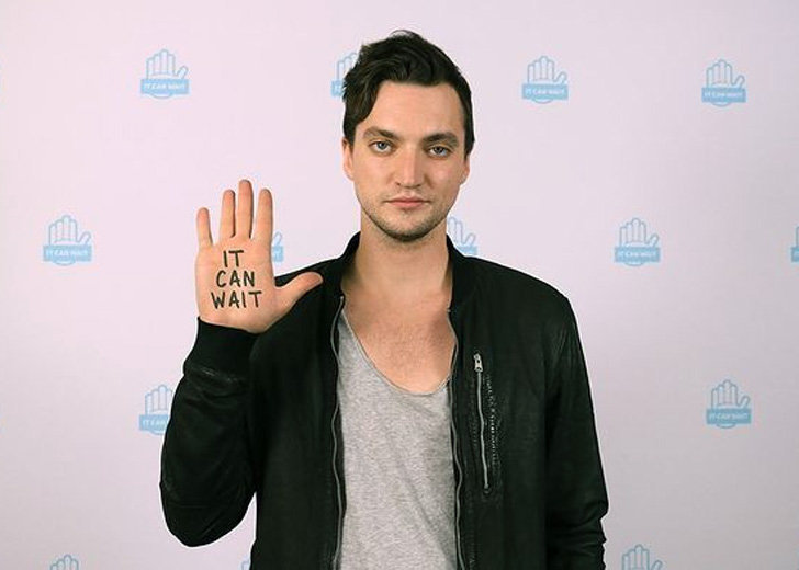 Is Richard Harmon a lesbian or gay man? His Instagram Account Appears To Suggest He Isn’t