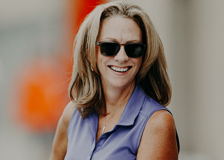 Lesbian rumors are debunked by Beth Mowins’ married life with her husband.