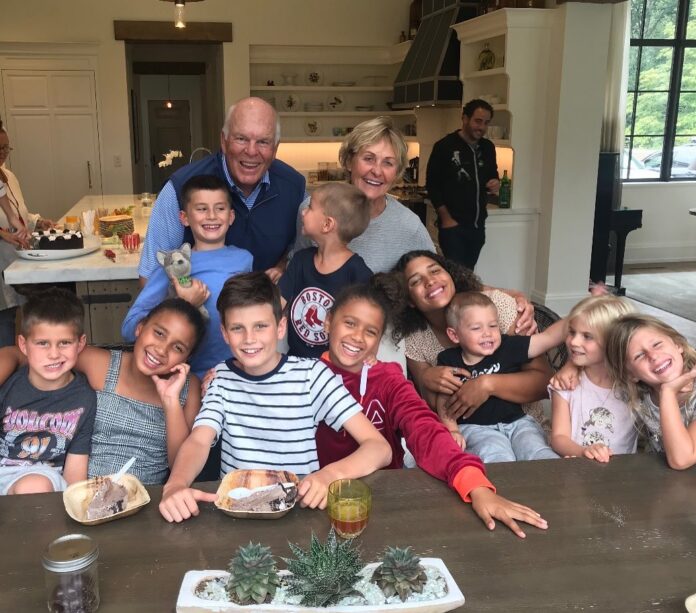 Tom Brady’s parents with their grandchildren (Source: Instagram)