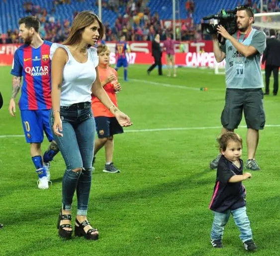 Antonela Roccuzzo with Lionel Messi after winning Copa del Rey title.