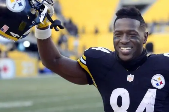 Antonio Brown playing for Pittsburgh Steelers.