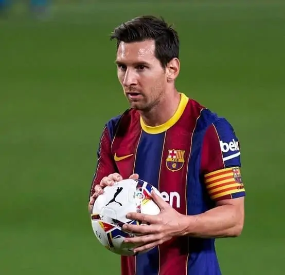 Lionel Messi playing in the 2020-21 La Liga season.
