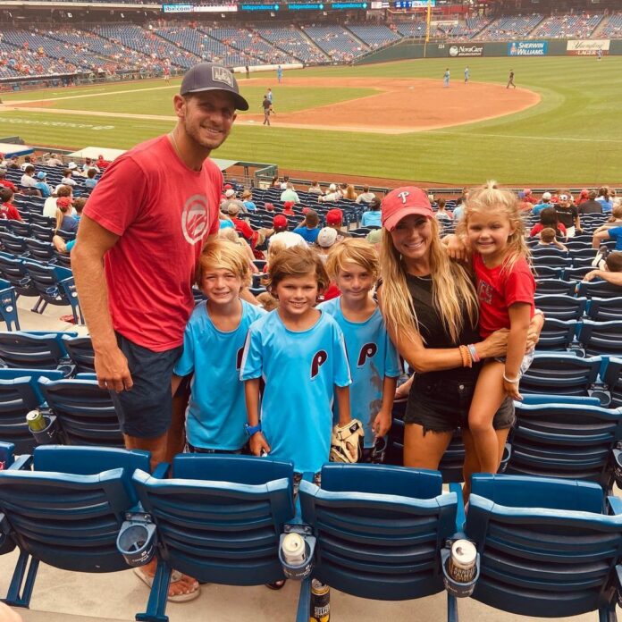  Dan Orlovsky, along with his wife Tiffany and four kids (Source: Instagram)