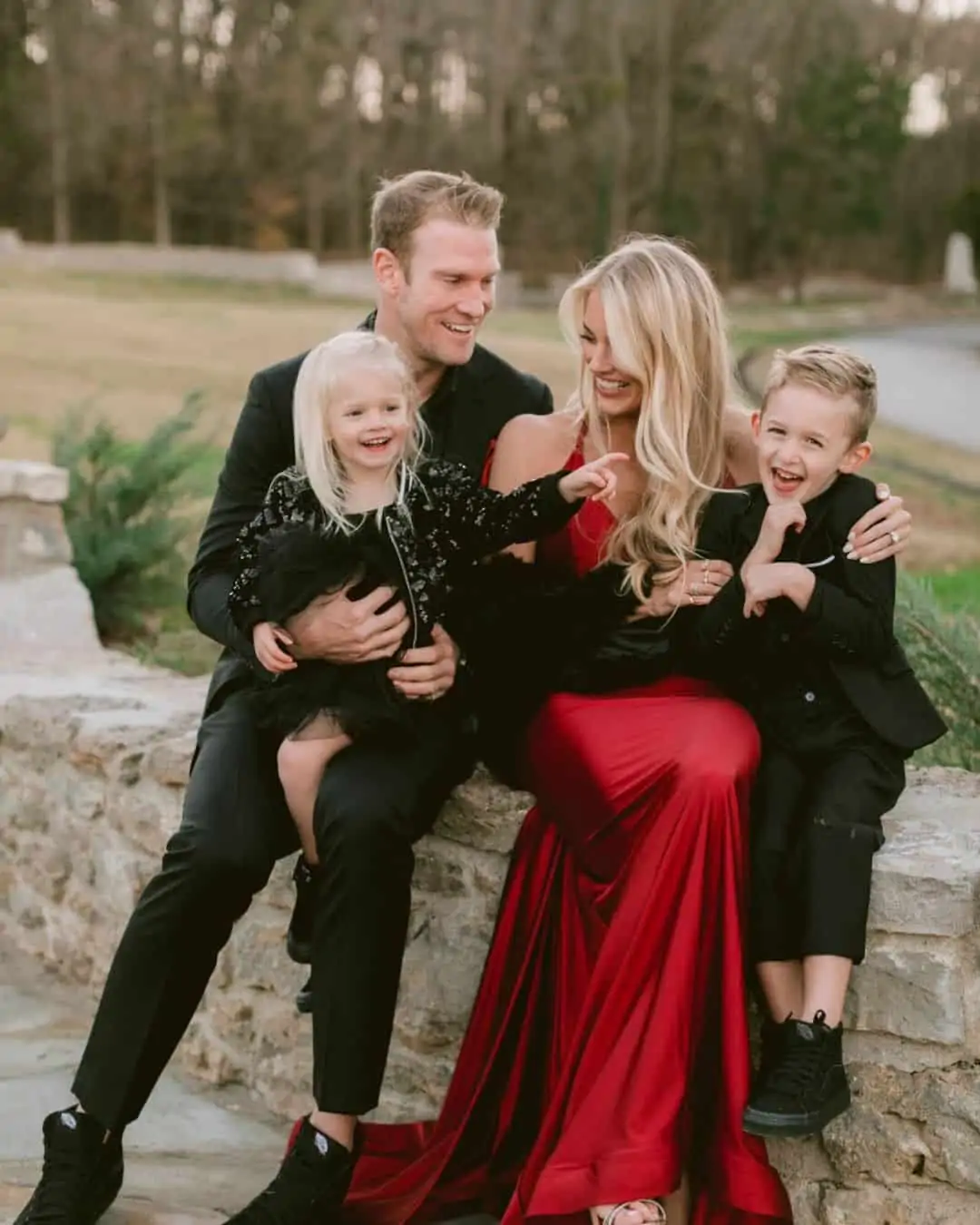 Lauren Tannehill and her husband, Ryan Tannehill, with their two children. (Source: Instagram @laurentannehill)