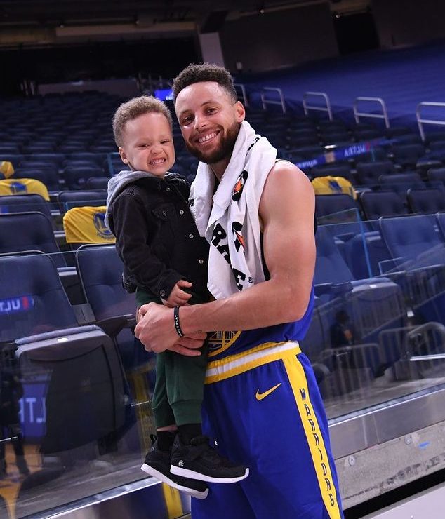 Stephen Curry with his son Canon Curry (Source: Instagram)