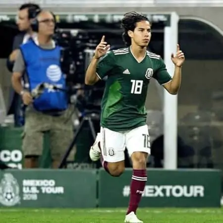 Diego Lainez making his debut for Mexico
