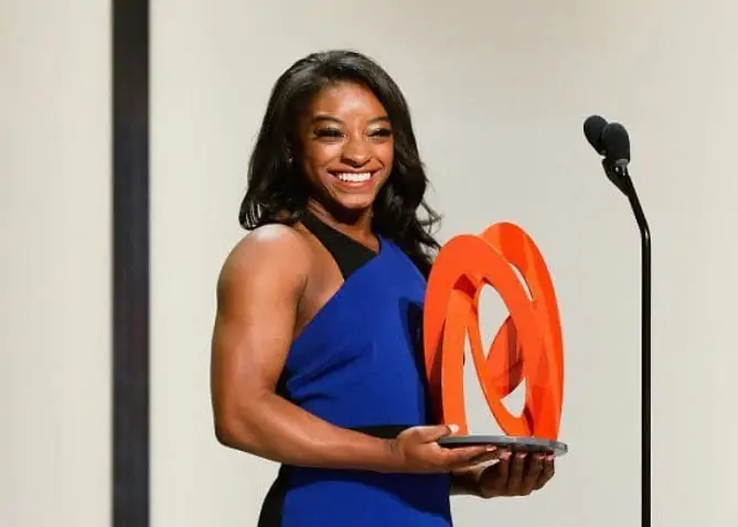 Simone Biles honored with Glamour Award.