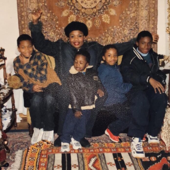 Alex Antetokounmpo with his Brothers and Mother